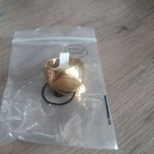 Elegant Gold Women's Ring